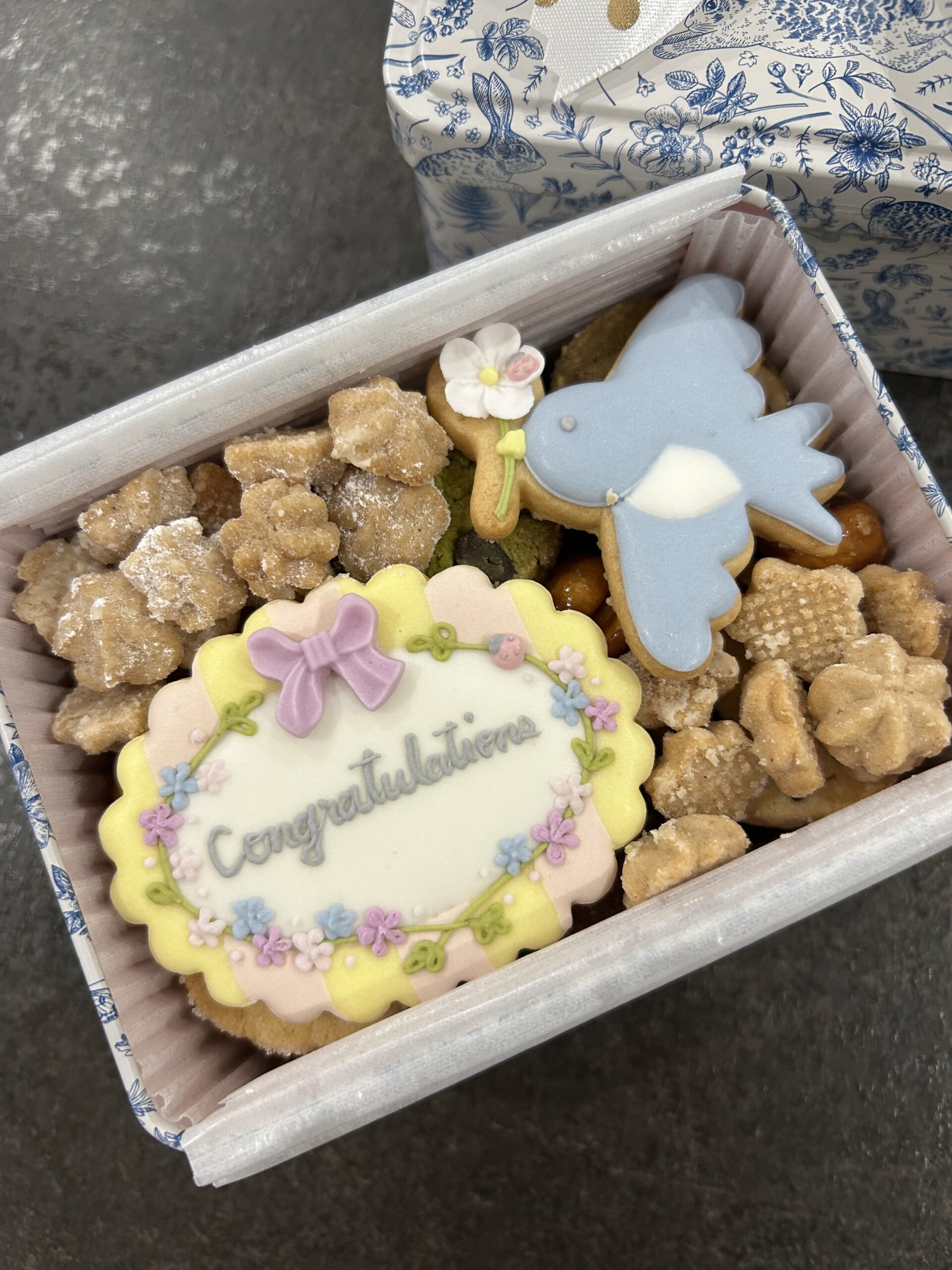 おめでとうのクッキー缶 - 画像 (2)