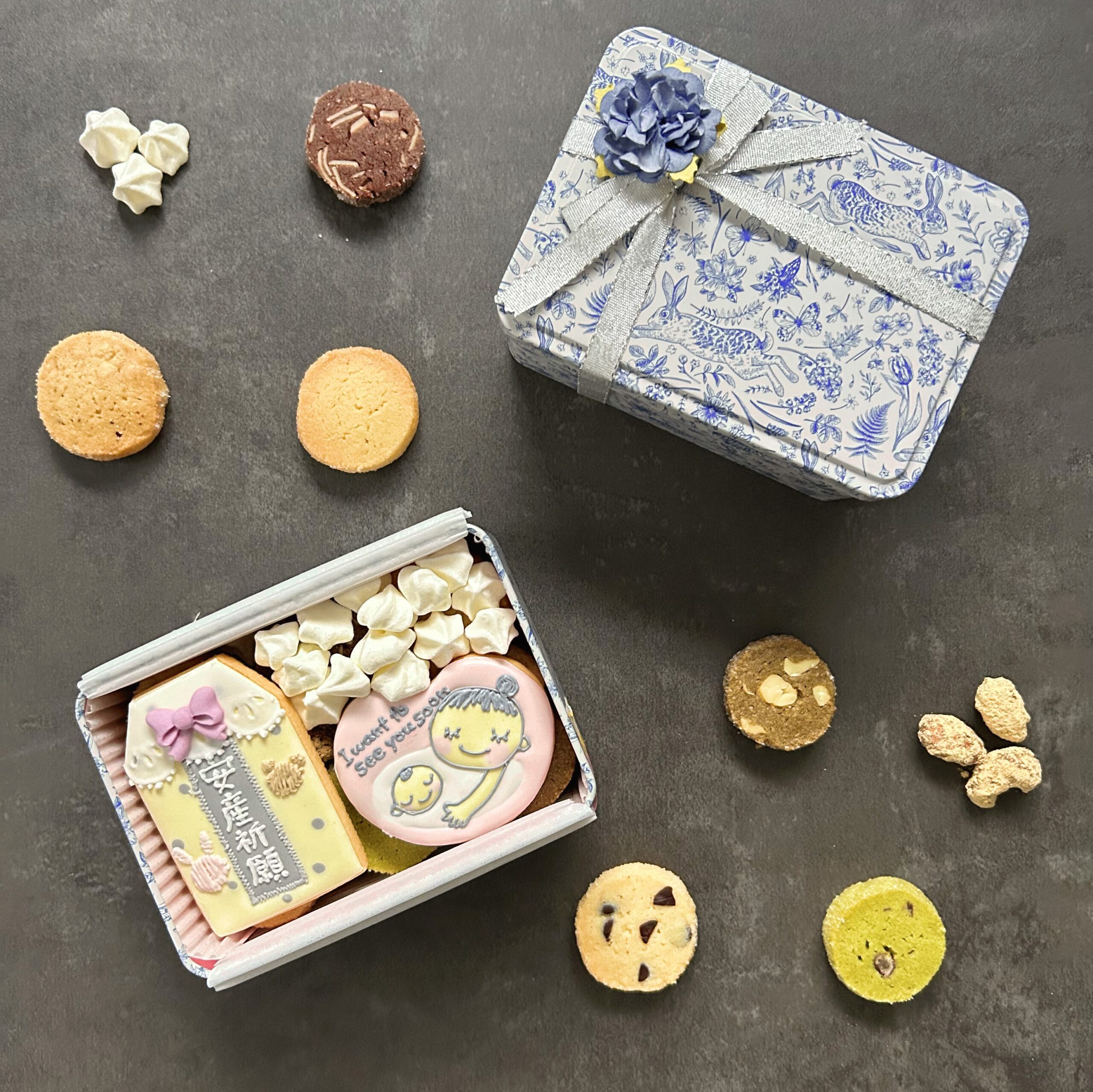 安産祈願のクッキー缶